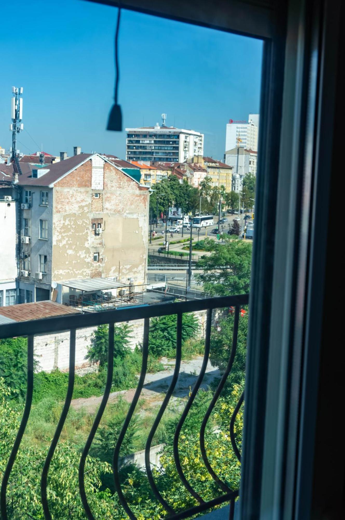 Prime Location With Free Parking Appartamento